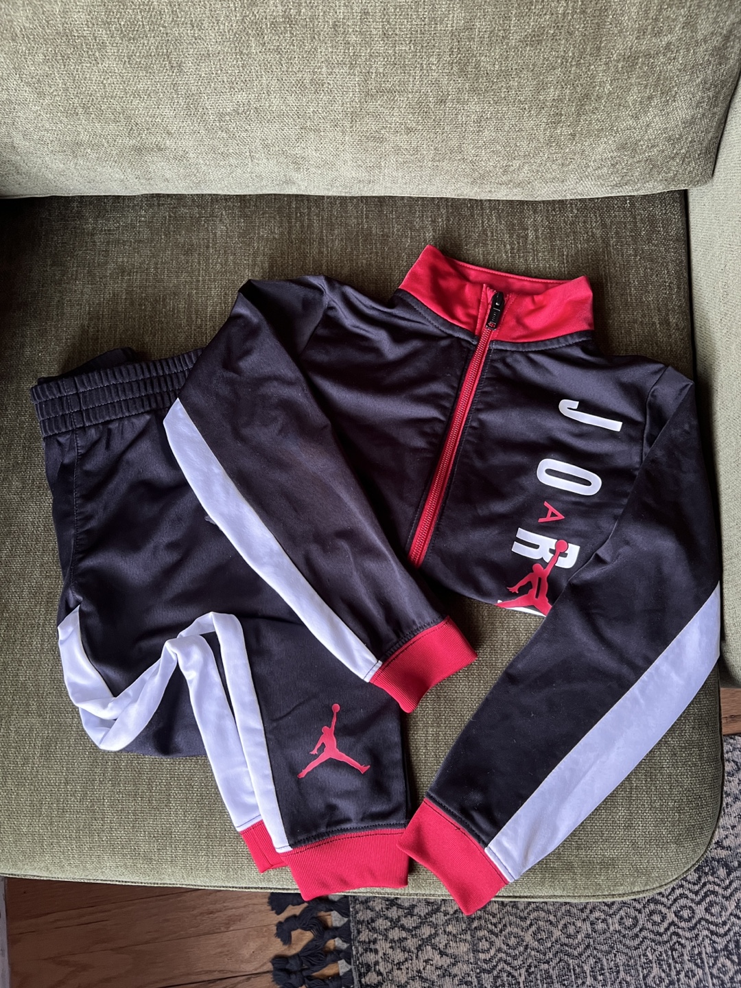 Jordan Tracksuit Set - Black & Red T4