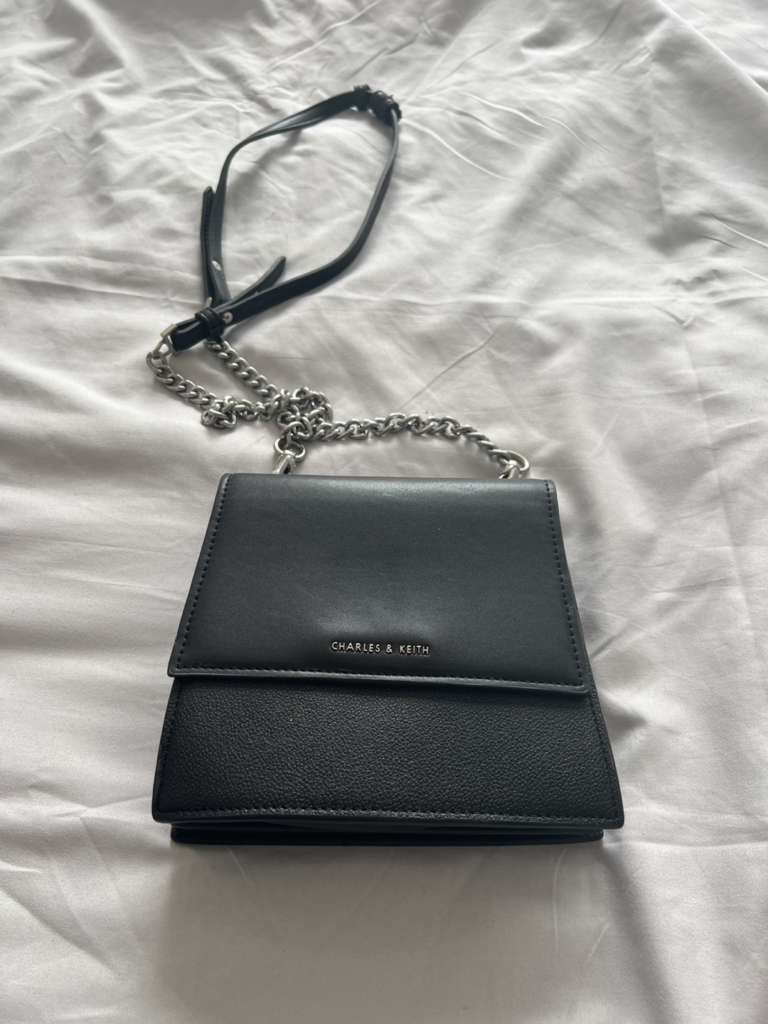Charles & Keith Black Chain Bag - photo 2