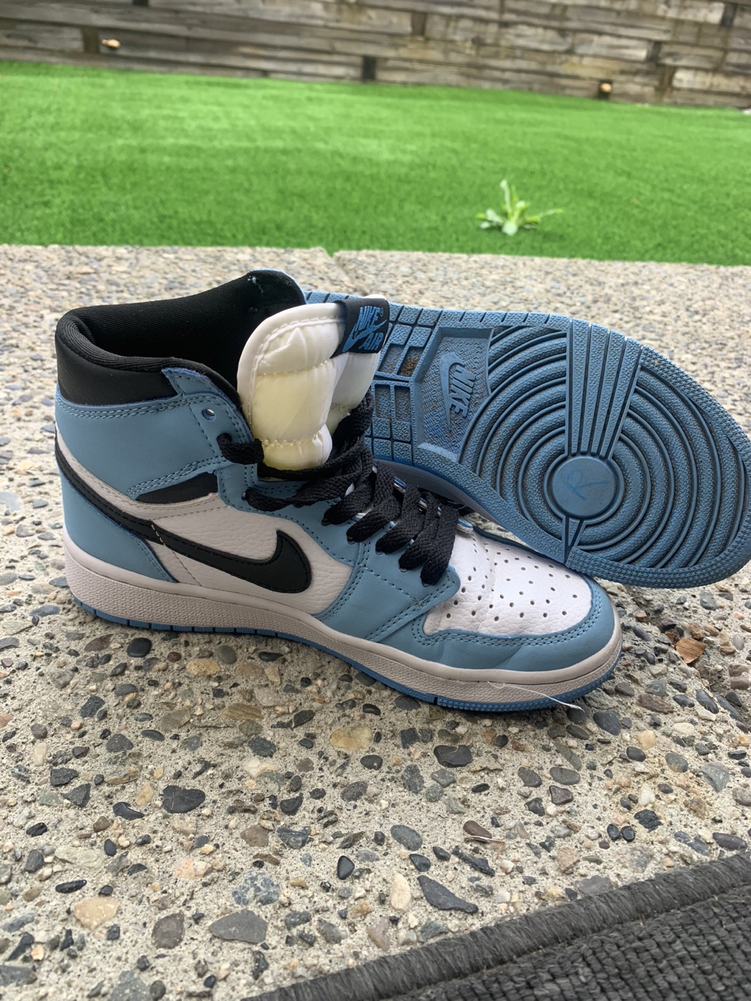 Nike Air Jordan 1 High University Blue - Y5.5
