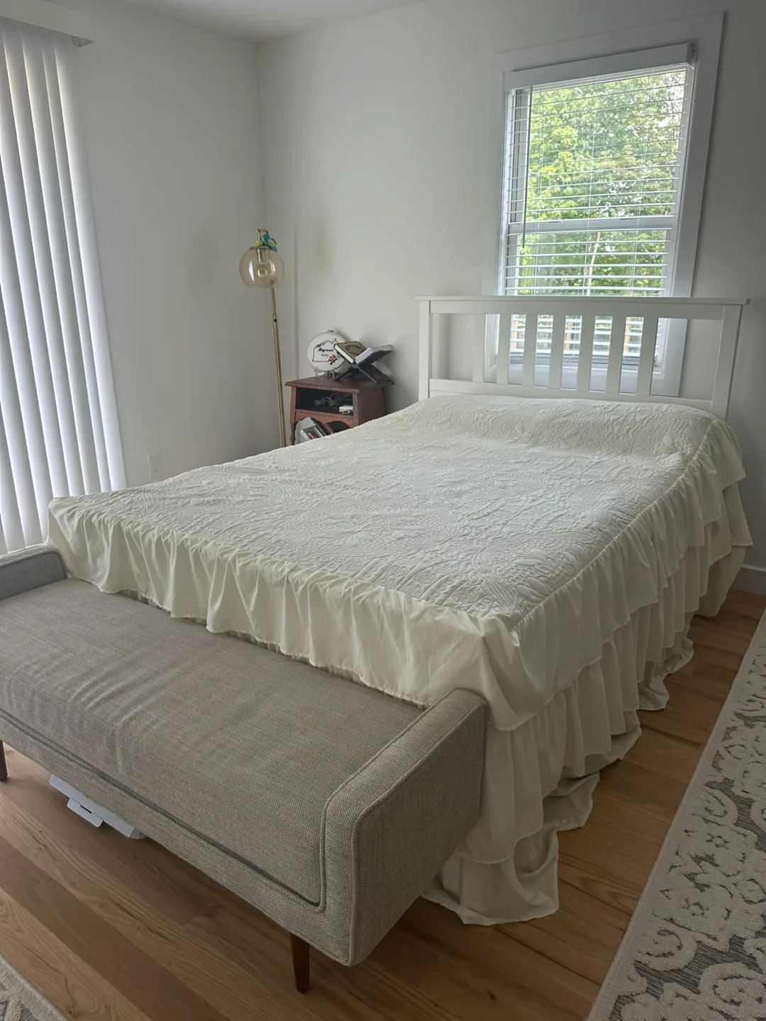 White Bed and mattress image indicator(3)