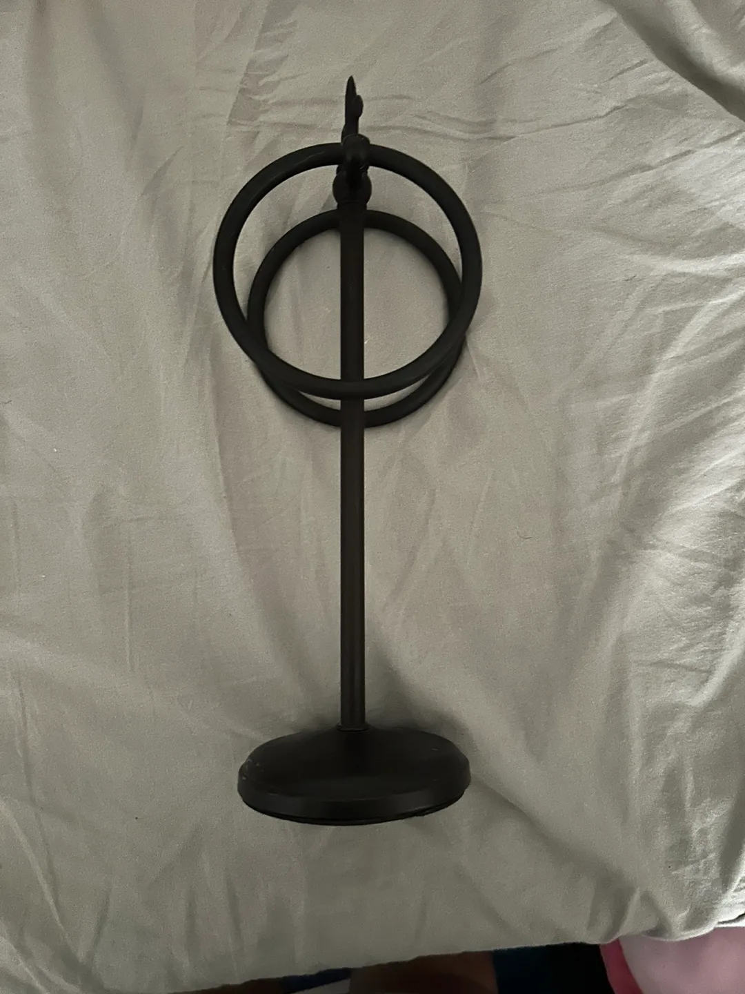 Black Metal Towel Ring Stand