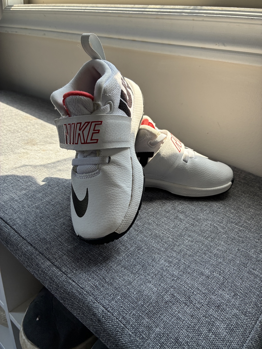 Toddler Nike shoes 9C - photo 2
