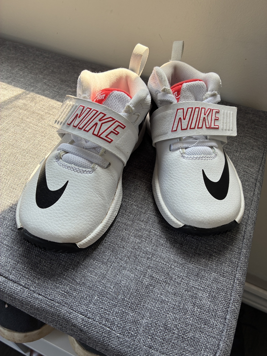 Toddler Nike shoes 9C