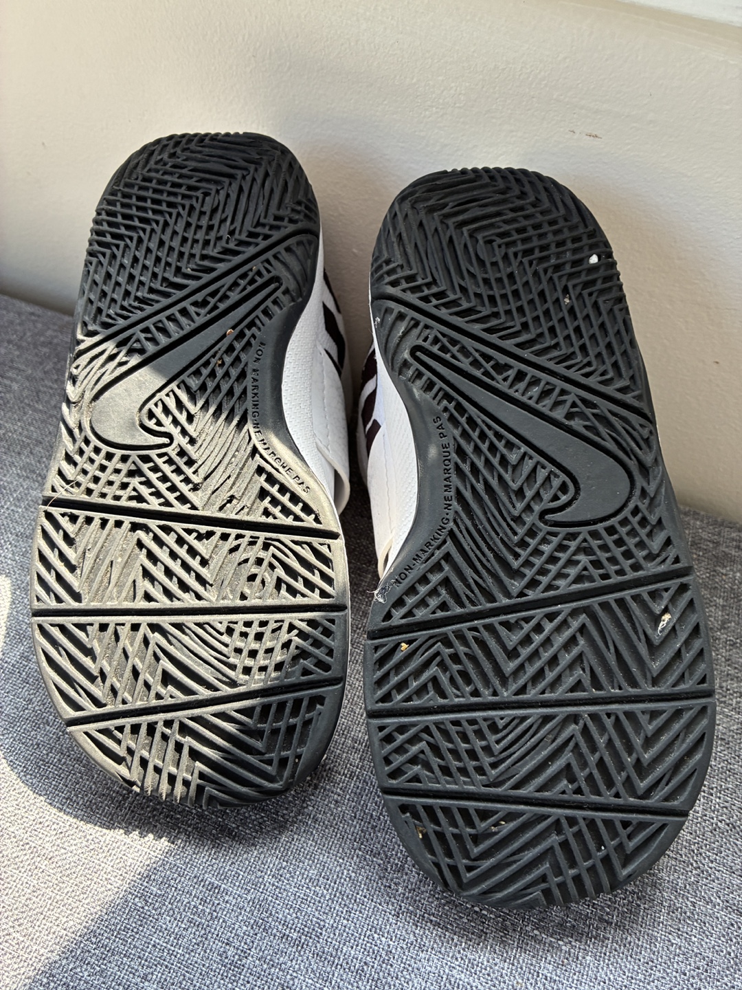 Toddler Nike shoes 9C - photo 4