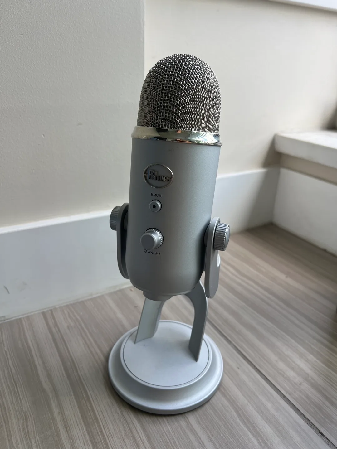 Blue Yeti USB Microphone - Silver thumbnail