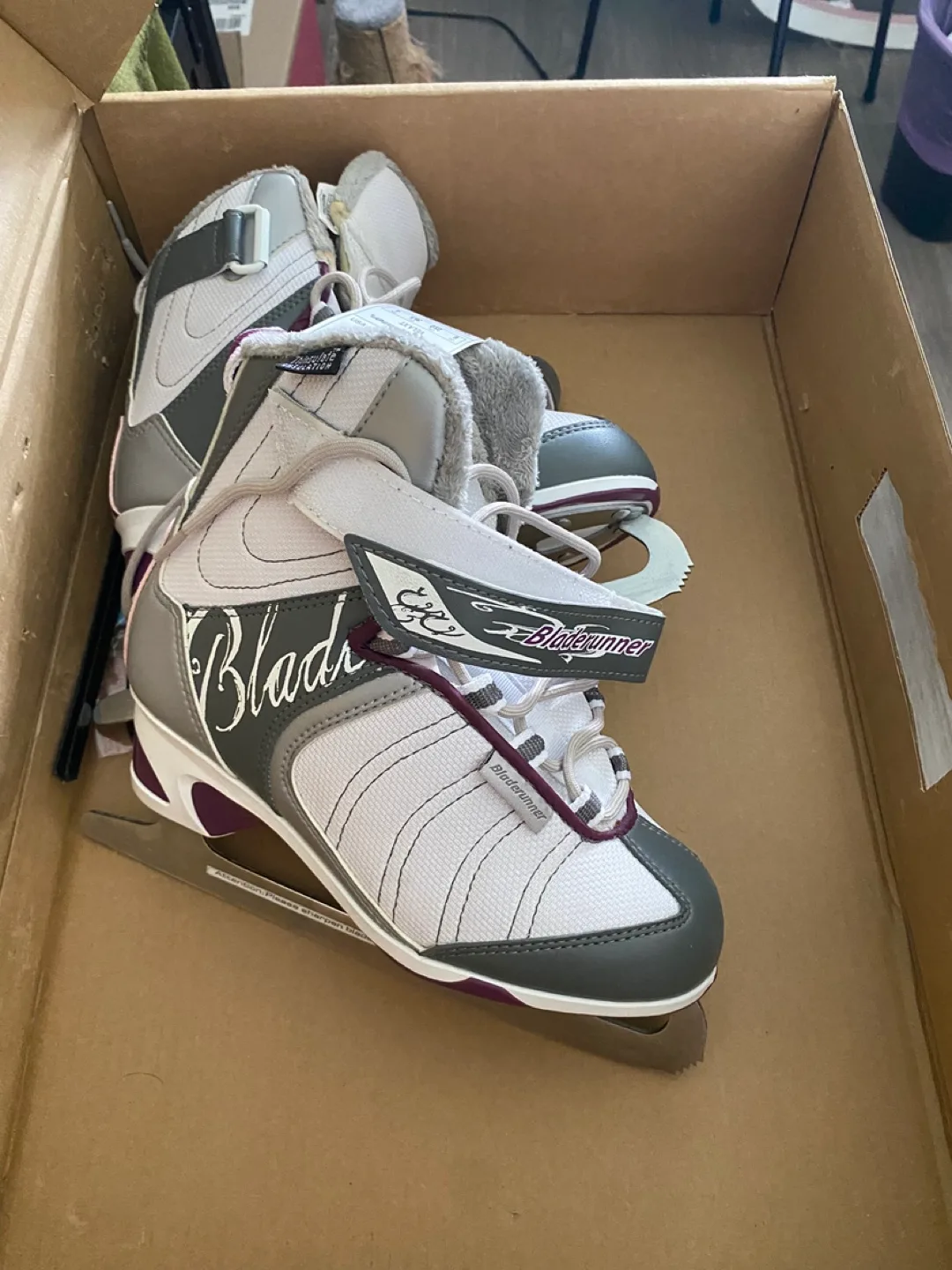 Bladerunner Vela XT Ice Skates - US Size 6 image indicator(2)