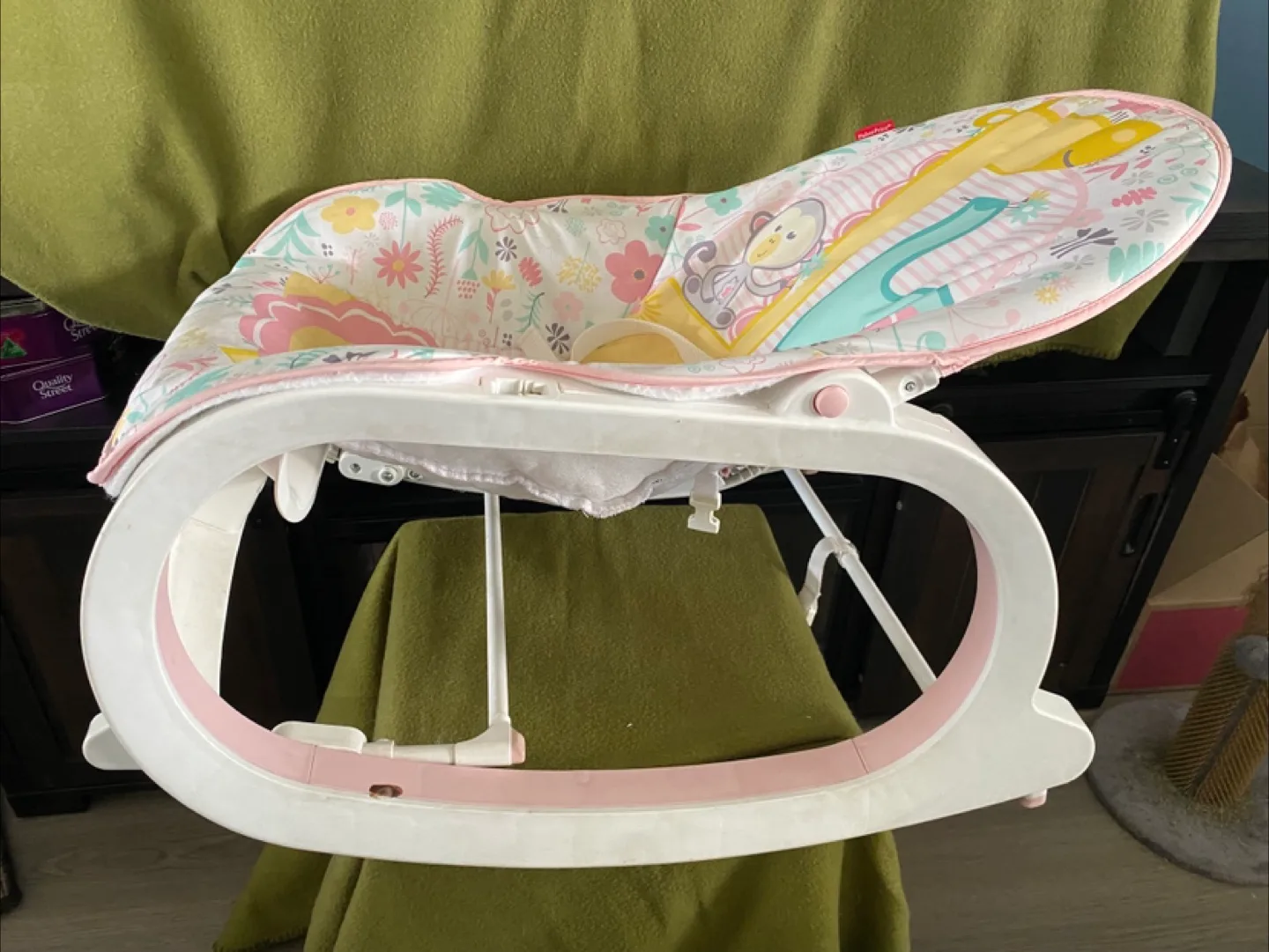 Fisher-Price Baby's Bouncer - Pink/White image indicator(2)