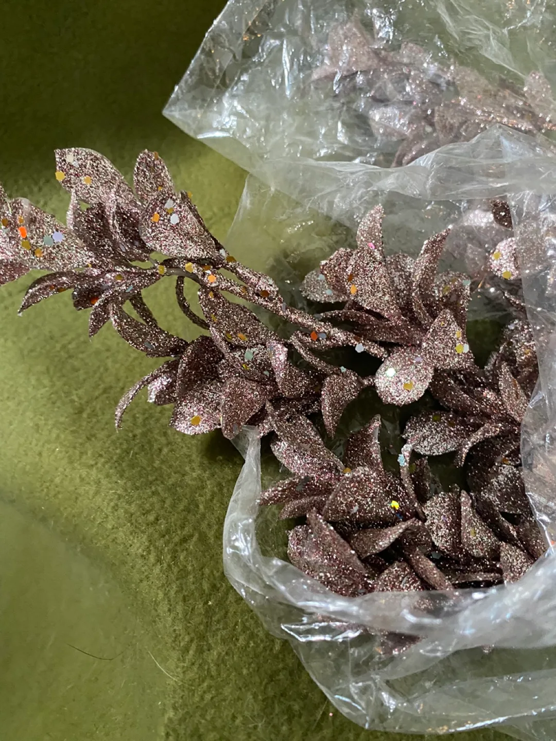 Christmas Time Glitter Leaf Stems thumbnail