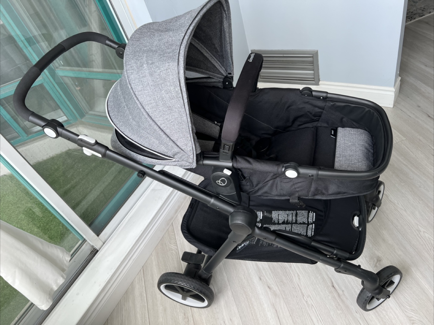 Evenflo Gold SensorSafe Pivot Xpand Car Seat & Stroller - photo 3