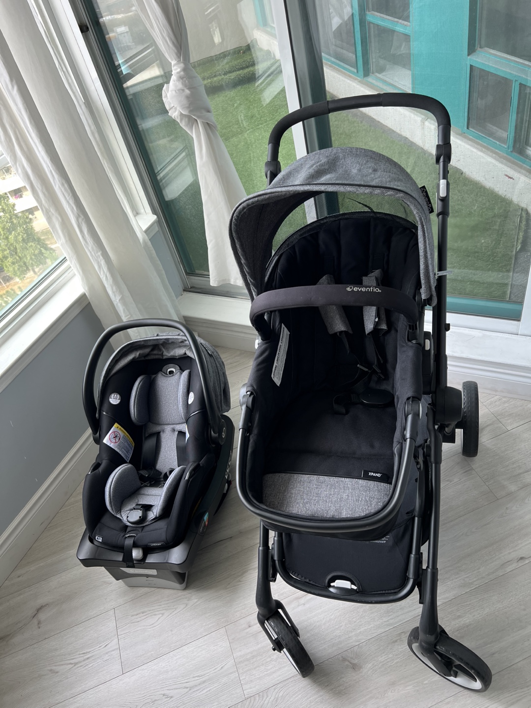 Evenflo Gold SensorSafe Pivot Xpand Car Seat & Stroller