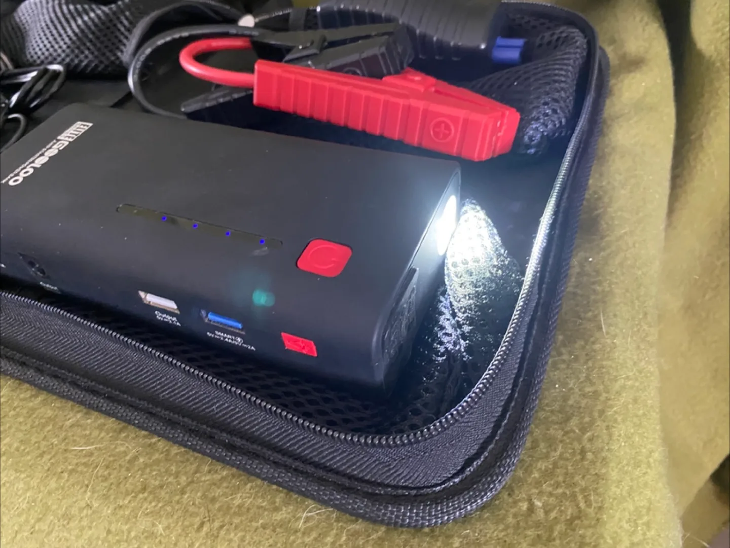 Gooloo Jump Starter Power Bank image indicator(2)
