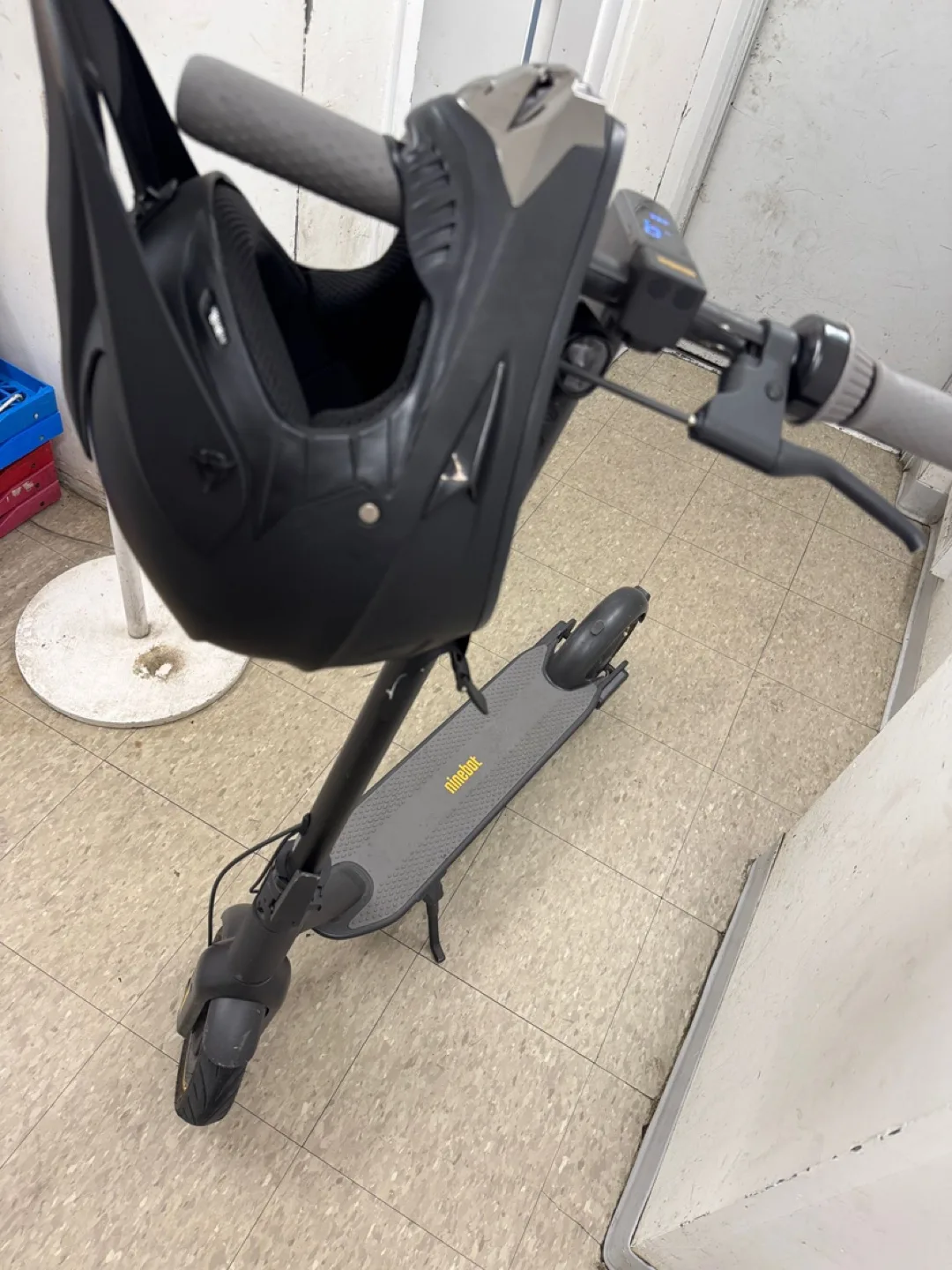 Segway Ninebot Max G30P with Helmet (Trade option) image indicator(4)