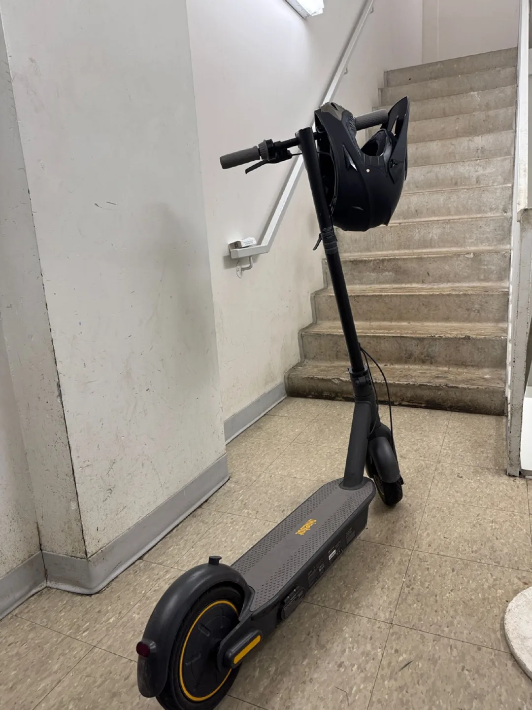 Segway Ninebot Max G30P with Helmet (Trade option) image indicator(3)