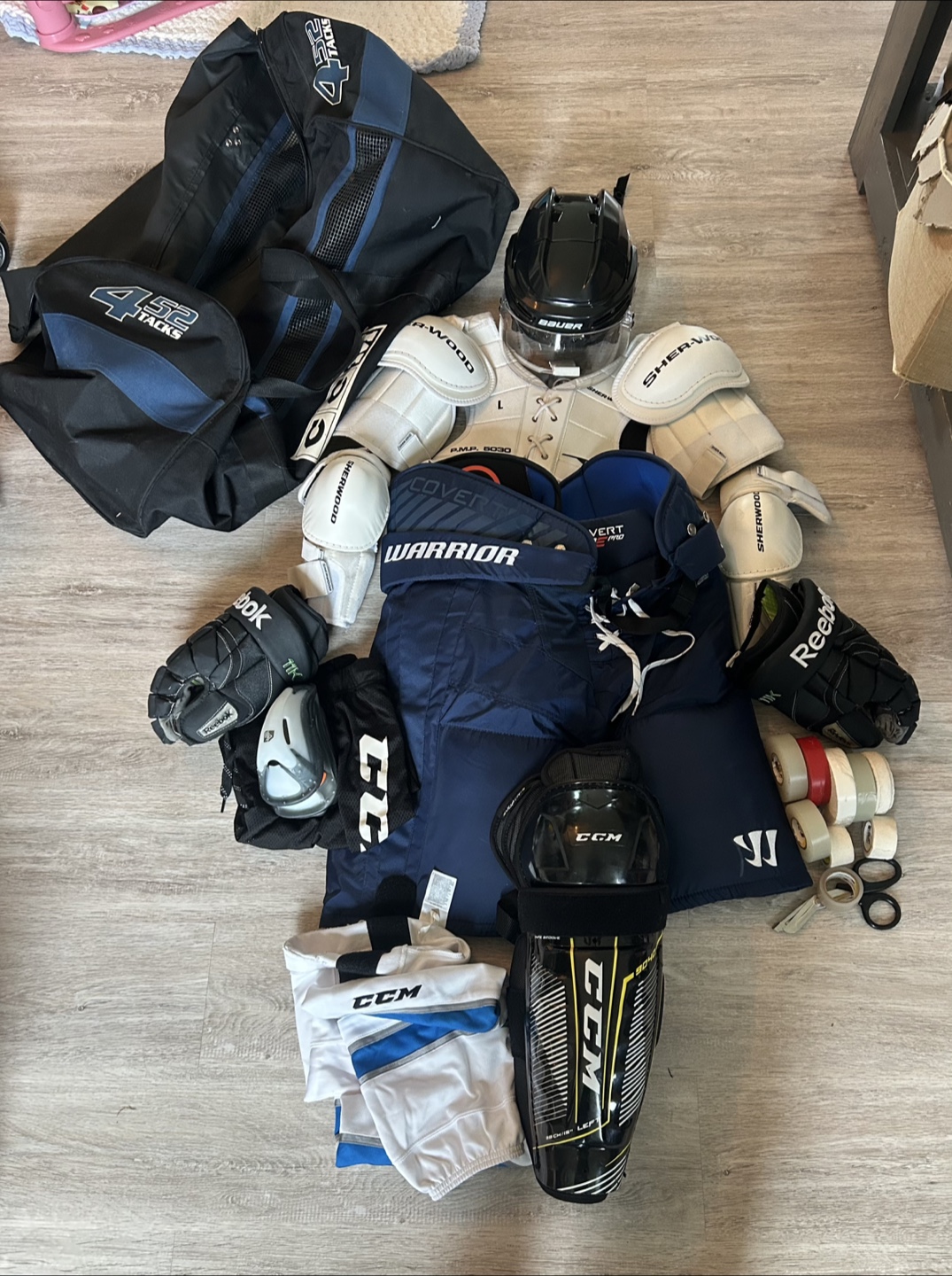 Men’s hockey gear