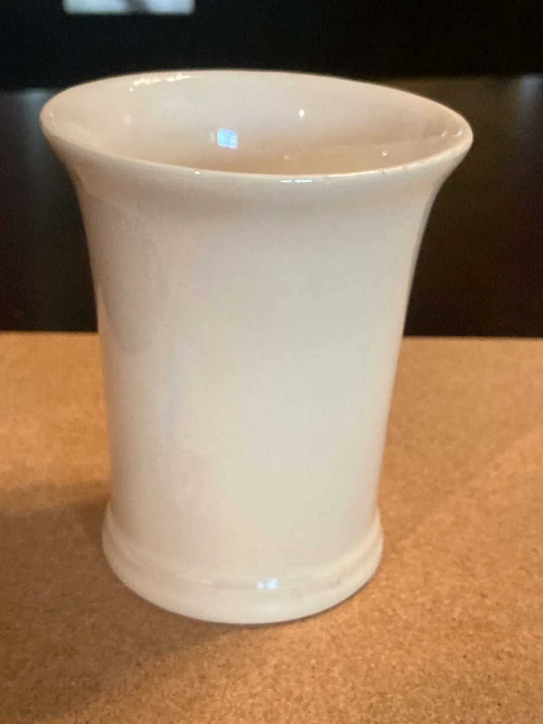 Ivory/Beige Bathroom Accessories Set image indicator(7)