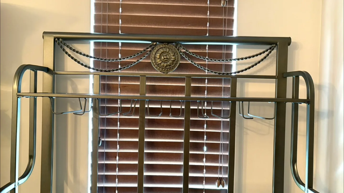 Metal & Glass Baker's Rack image indicator(4)