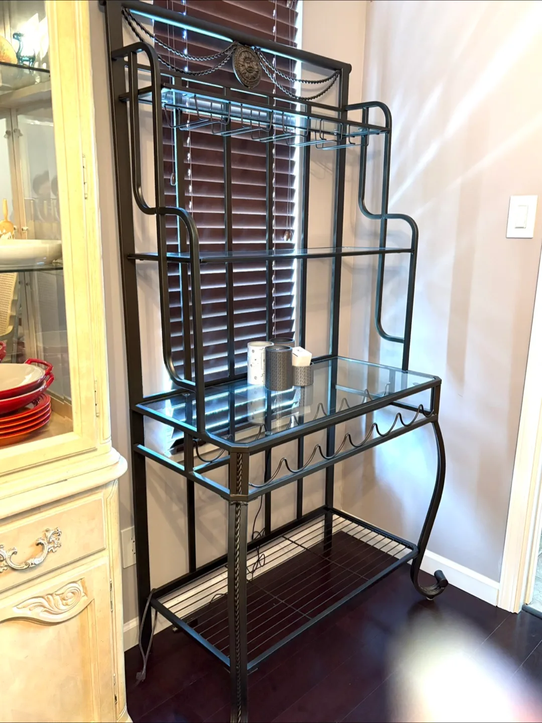 Metal & Glass Baker's Rack image indicator(2)