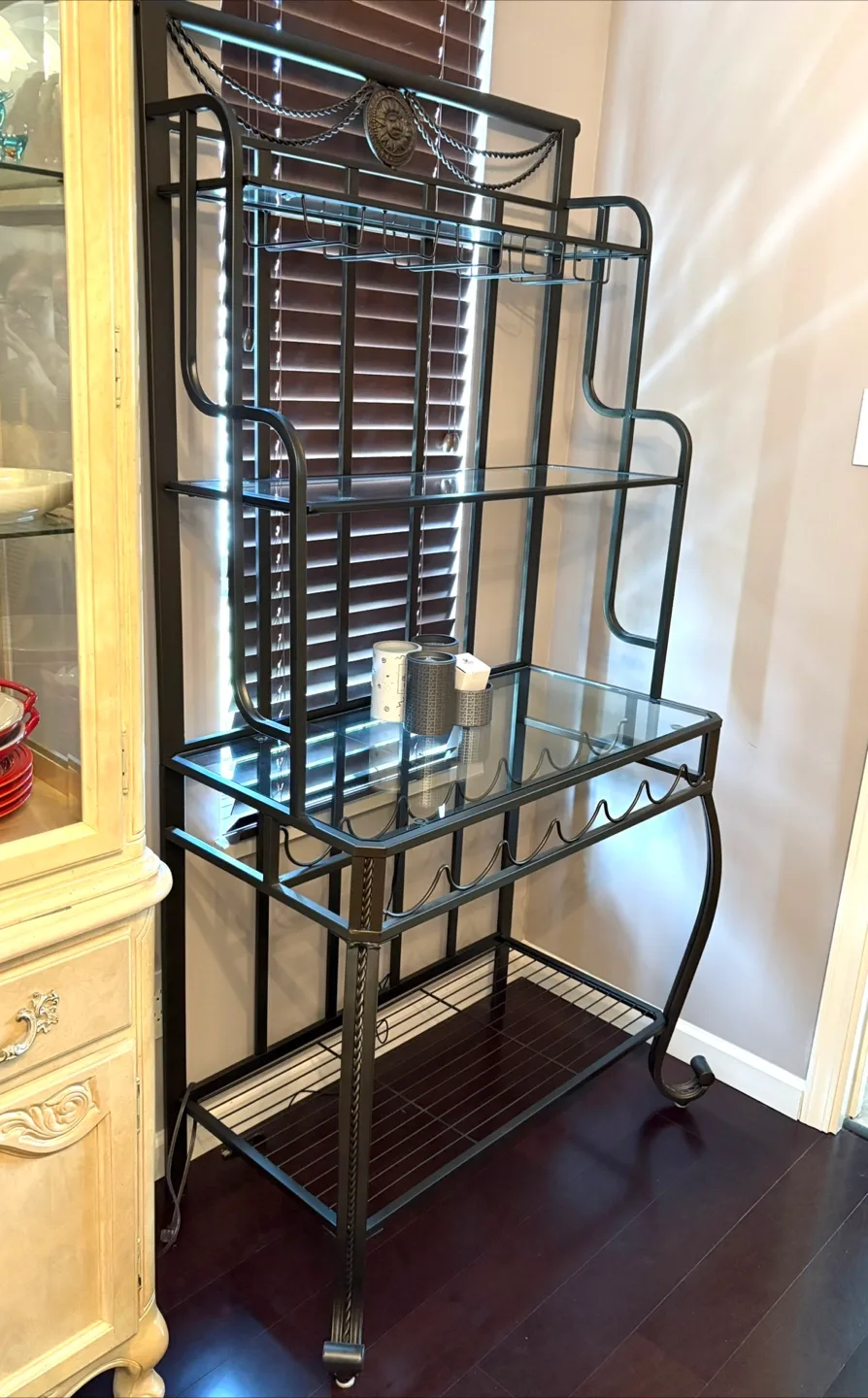 Metal & Glass Baker's Rack image indicator(3)