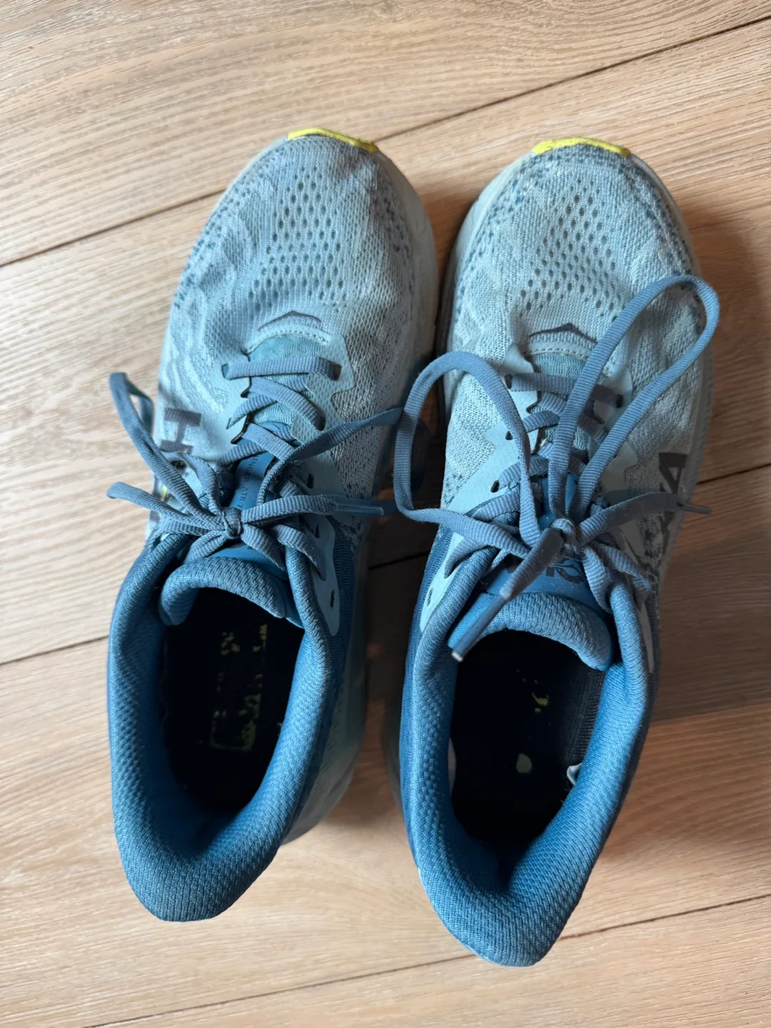 HOKA Running Shoes image indicator(2)