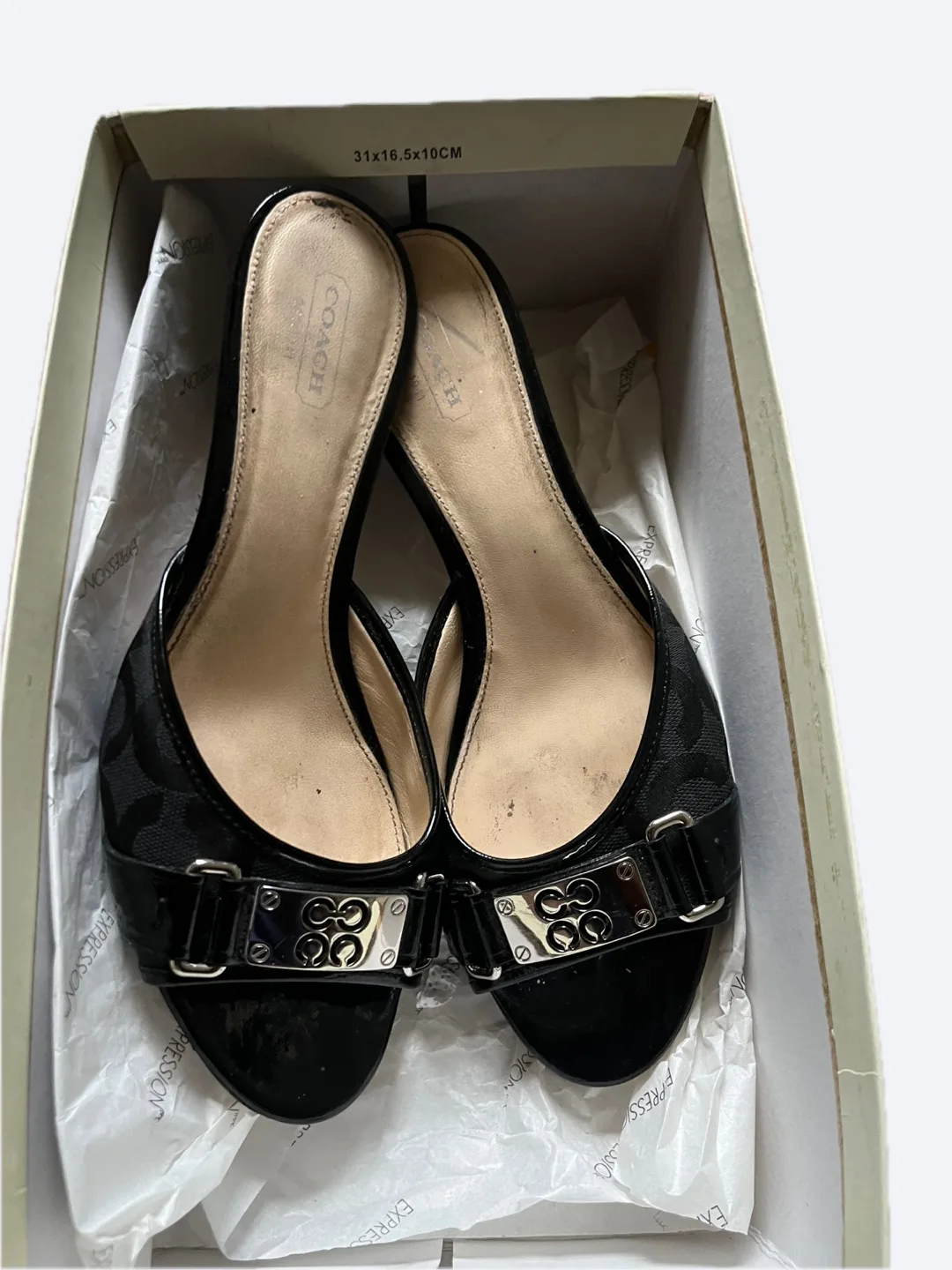 Selling my Aunt’s Vintage and Classic Shoes thumbnail