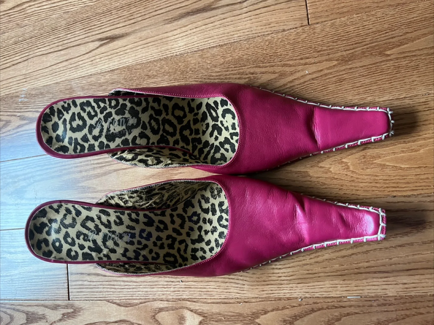 Selling my Aunt’s Vintage and Classic Shoes image indicator(8)