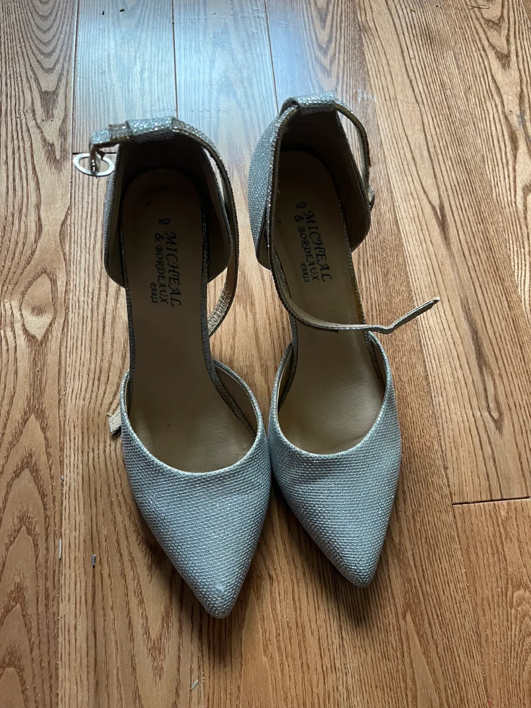 Selling my Aunt’s Vintage and Classic Shoes image indicator(9)