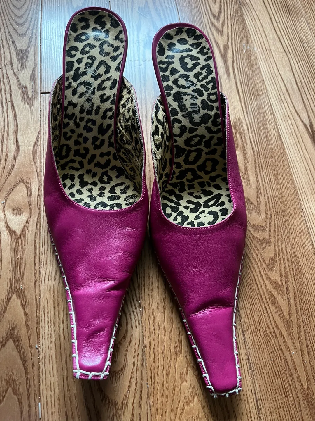 Selling my Aunt’s Vintage and Classic Shoes image indicator(6)