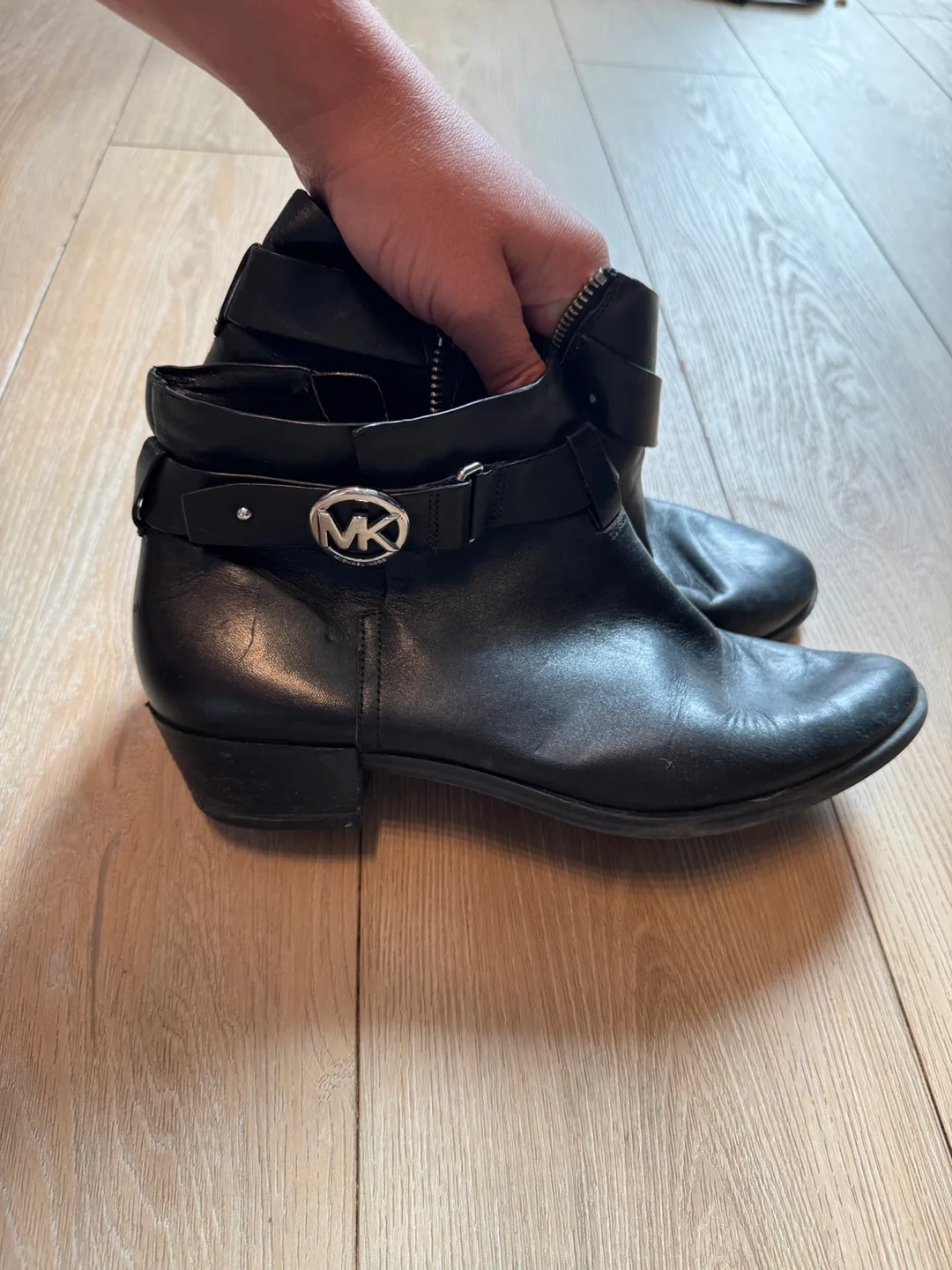 Michael Kors Black Leather Ankle Boots image indicator(2)