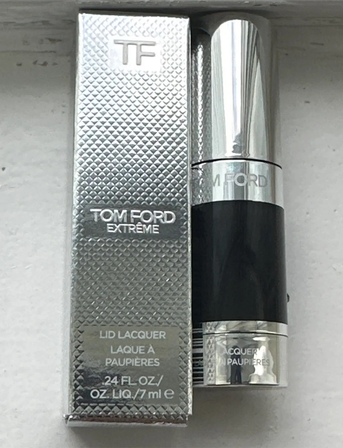2 Tom Ford Extreme Lid Lacquer (BLACK) image indicator(2)
