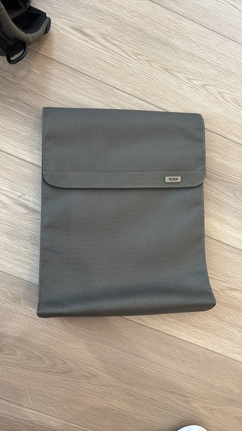 Tumi Alpha 3 brief laptop backpack image indicator(5)