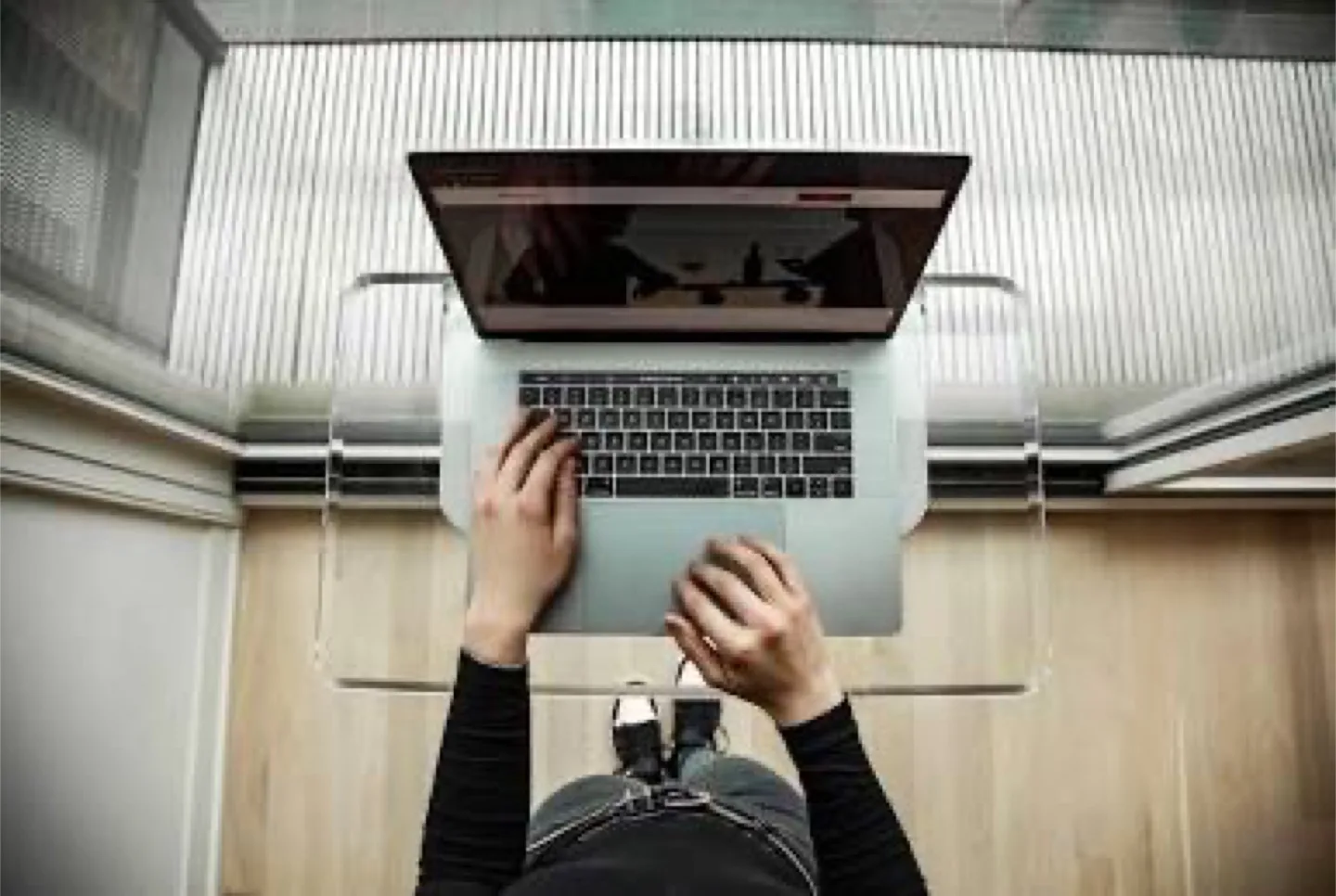 DeskView Window-Mounted Desk  (Clear) image indicator(4)