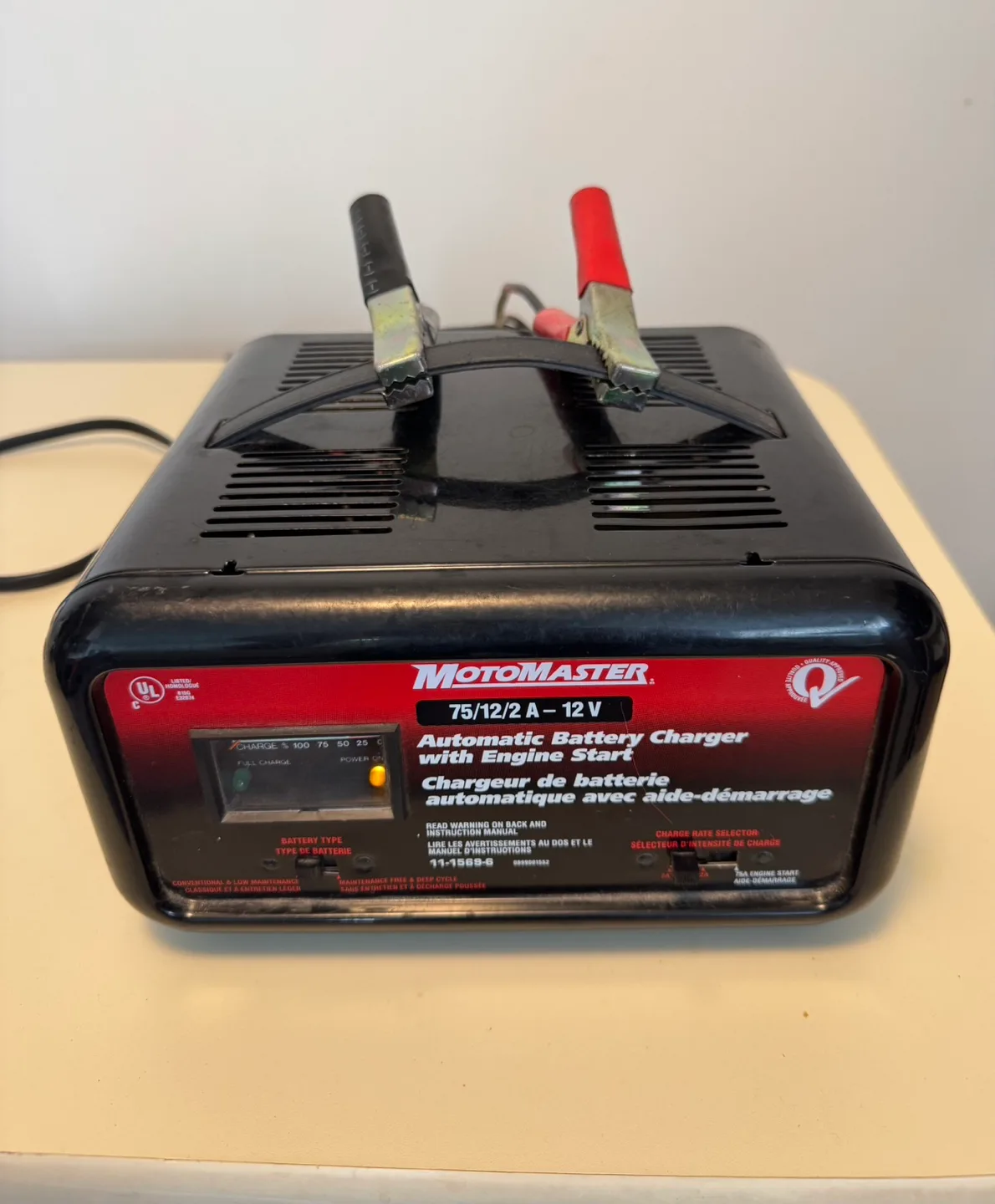MotoMaster 75/12/2 A - 12 V Battery Charger thumbnail