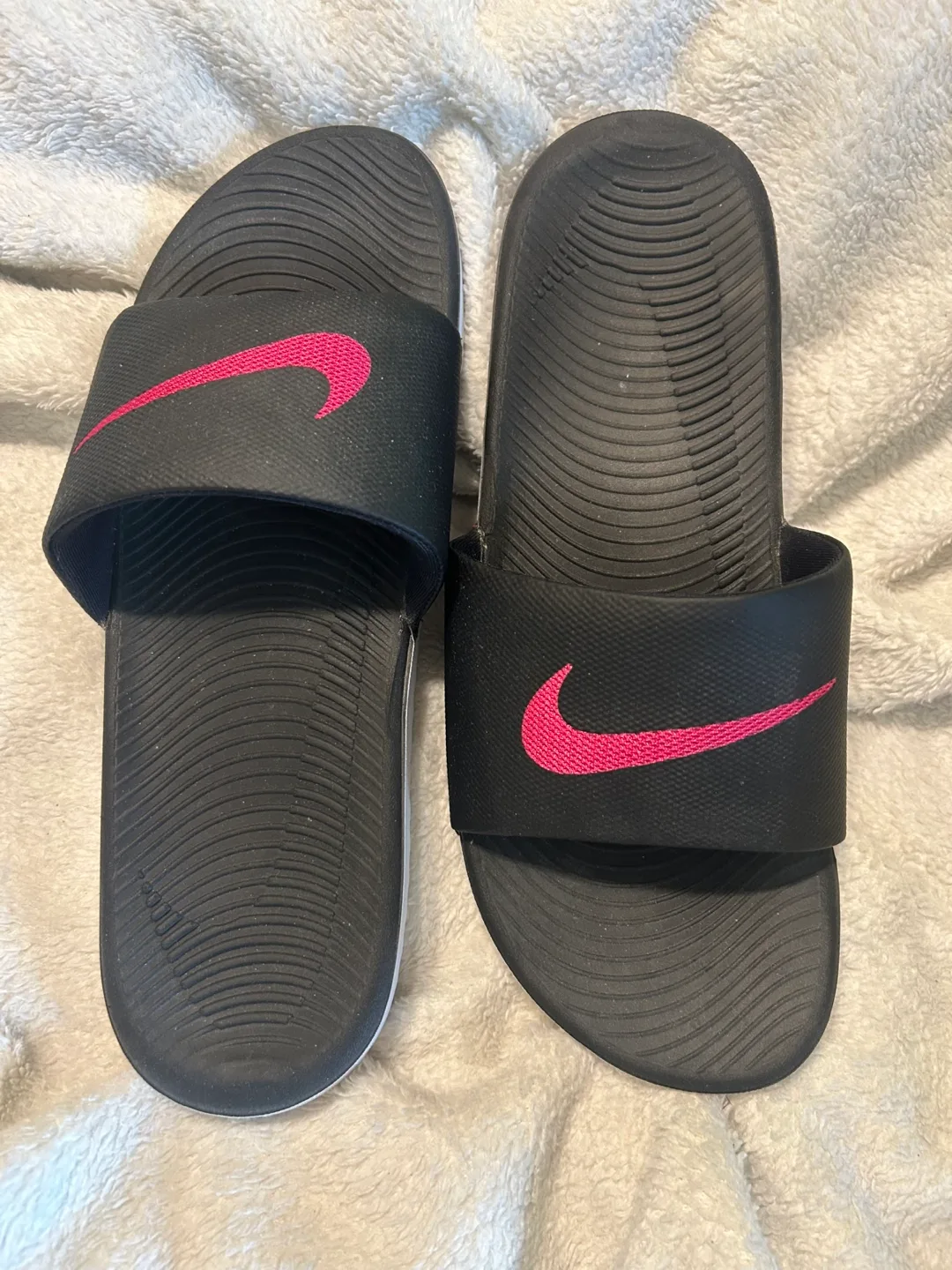 Nike Slides Size 11 Black/Pink image indicator(2)