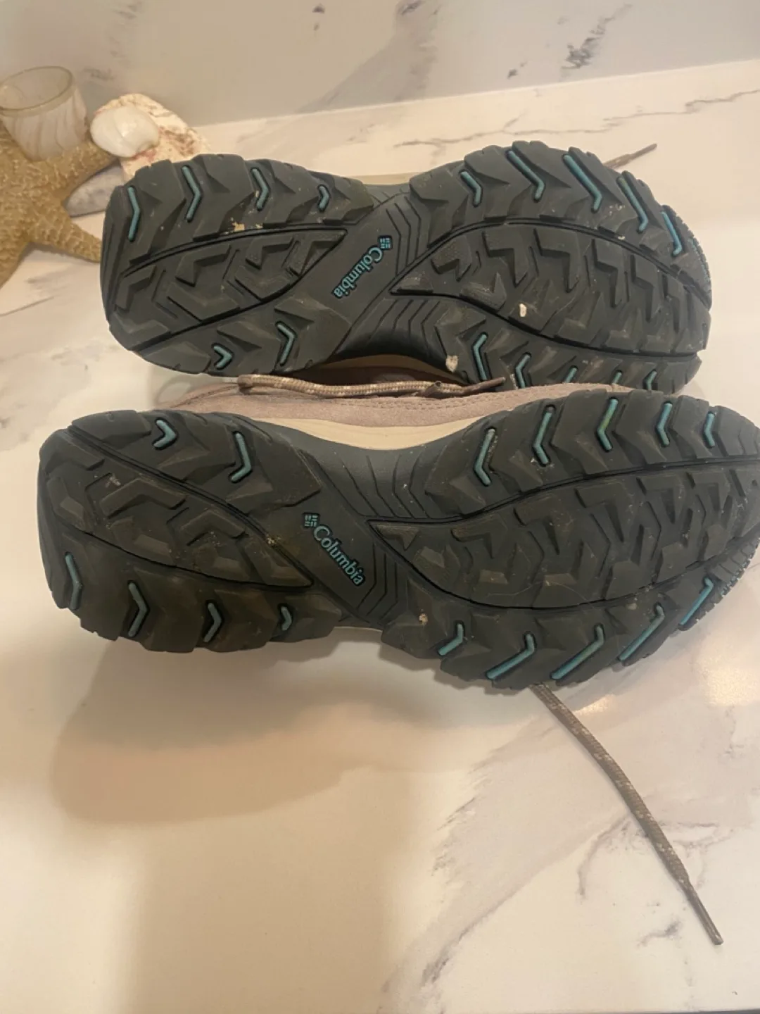 MOVING!!!Columbia Hiking Shoes - Women's Size 9 image indicator(4)