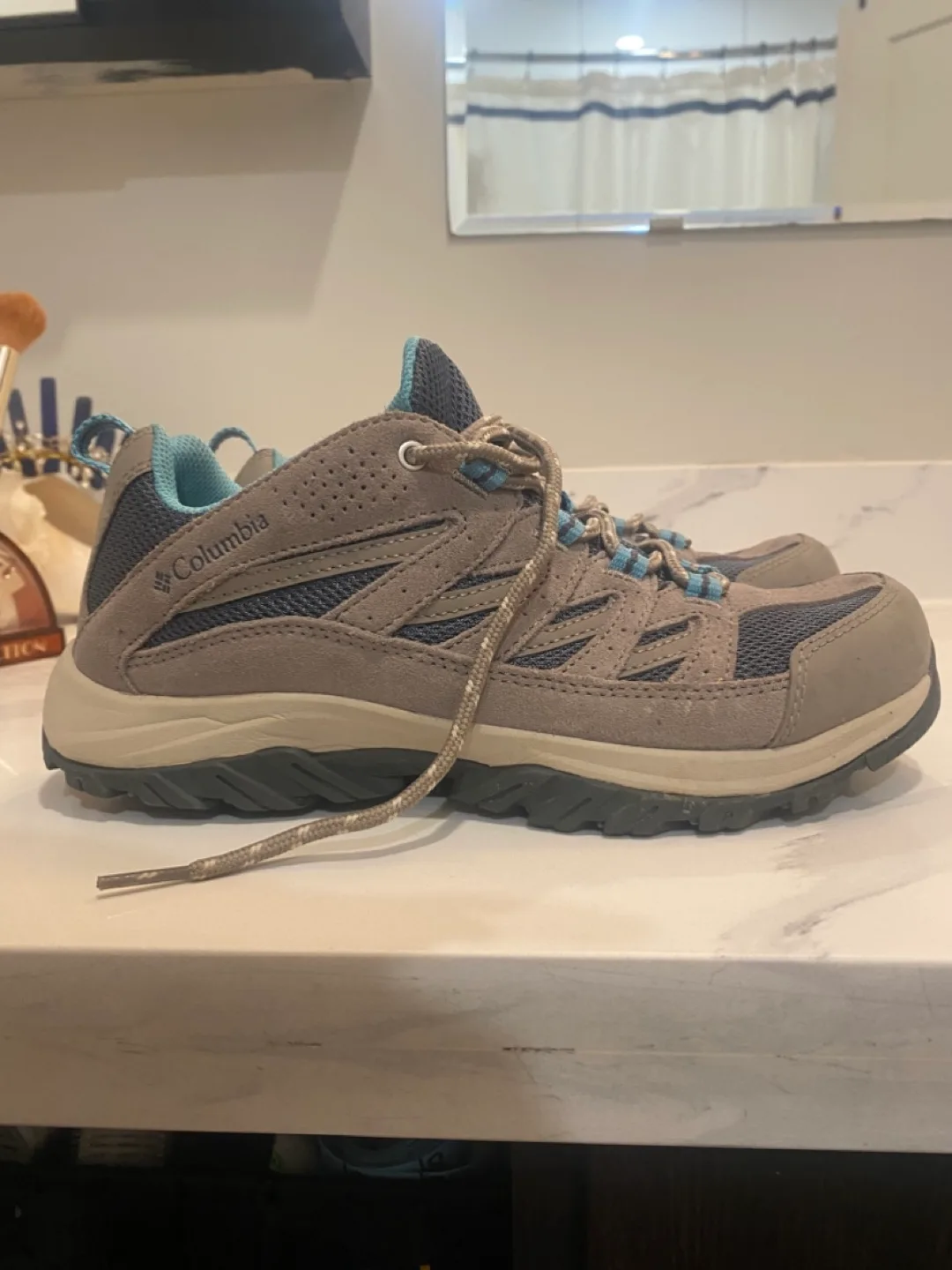 MOVING!!!Columbia Hiking Shoes - Women's Size 9 thumbnail