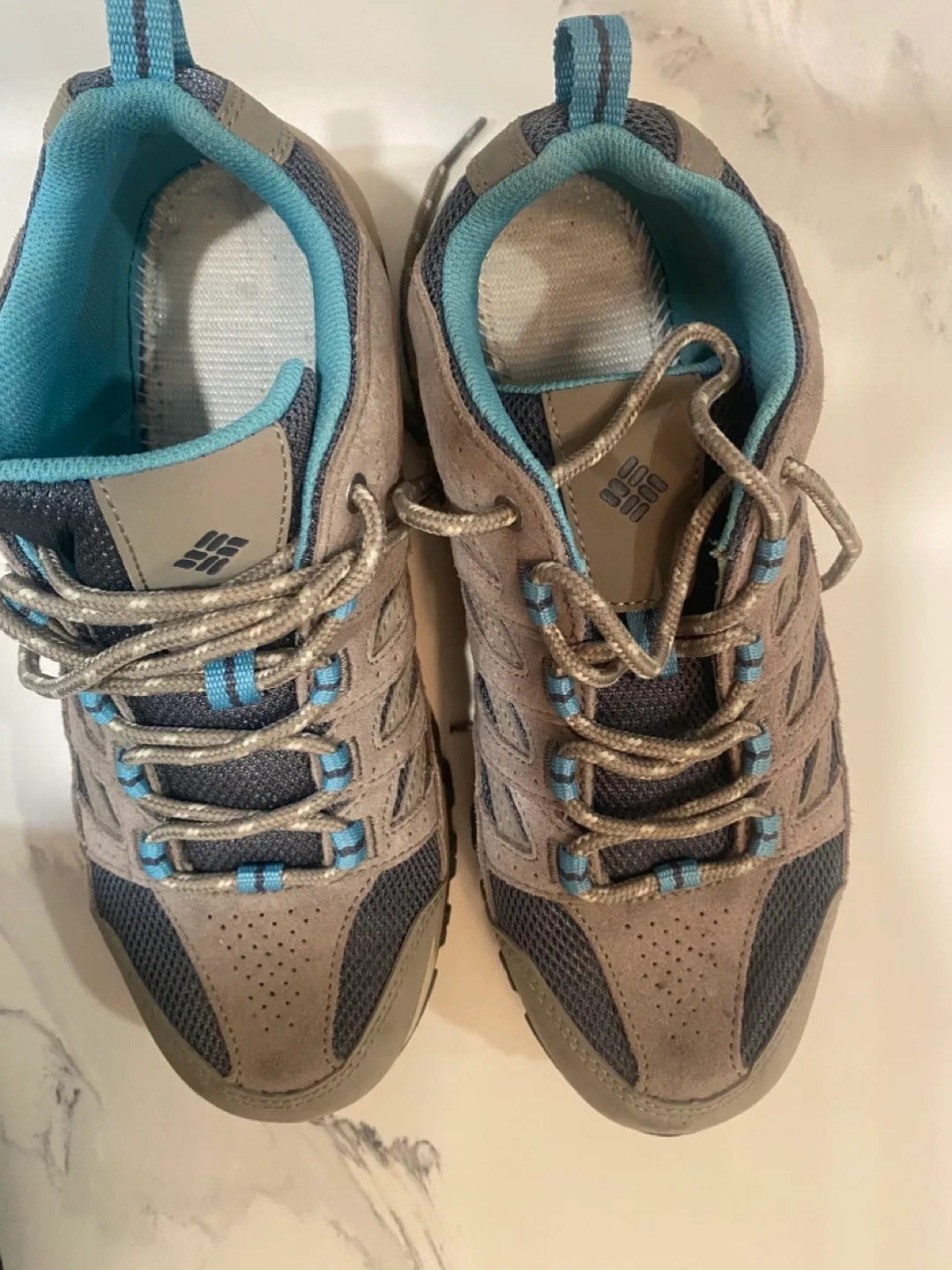 MOVING!!!Columbia Hiking Shoes - Women's Size 9 image indicator(2)