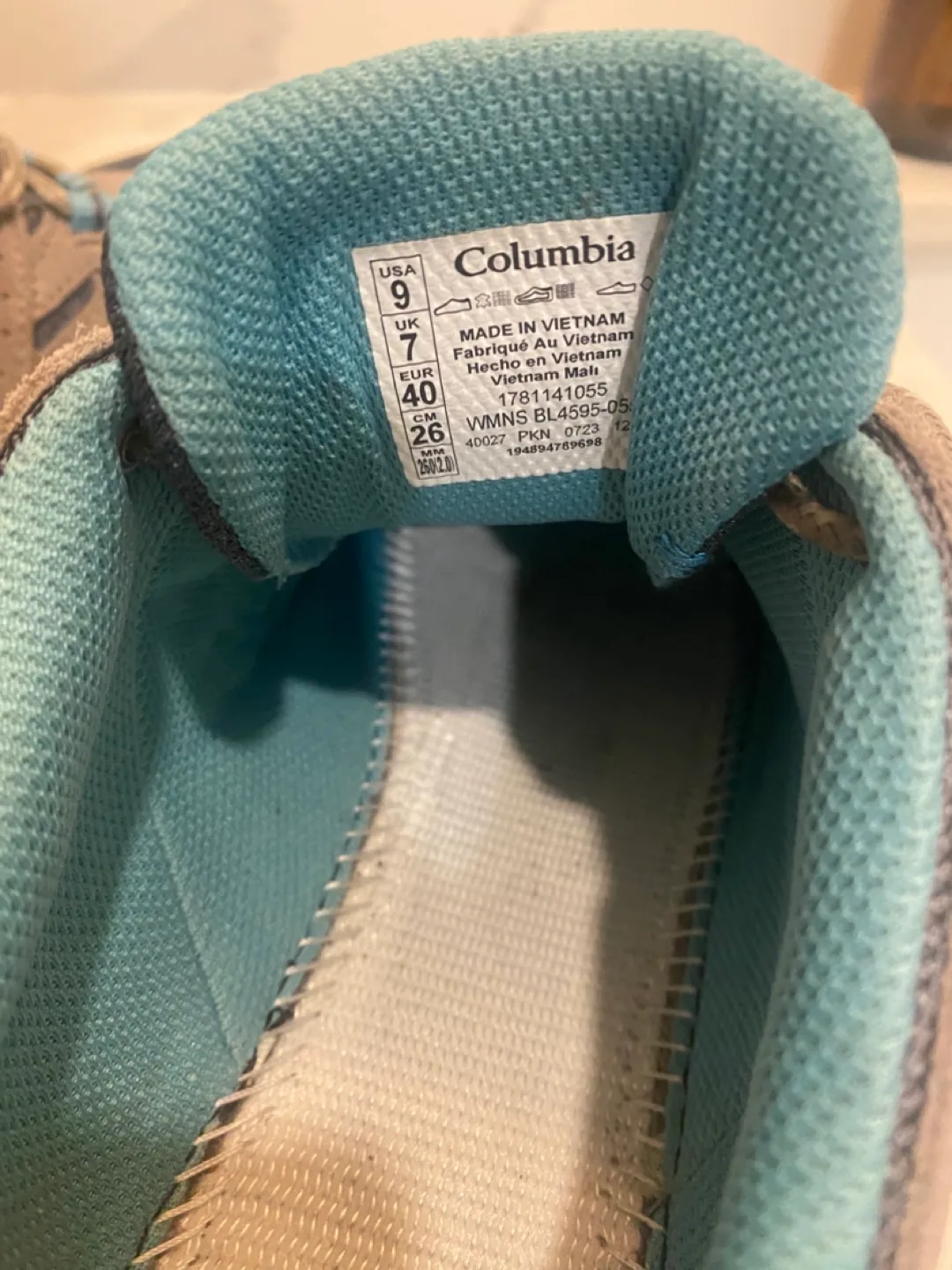 MOVING!!!Columbia Hiking Shoes - Women's Size 9 image indicator(3)