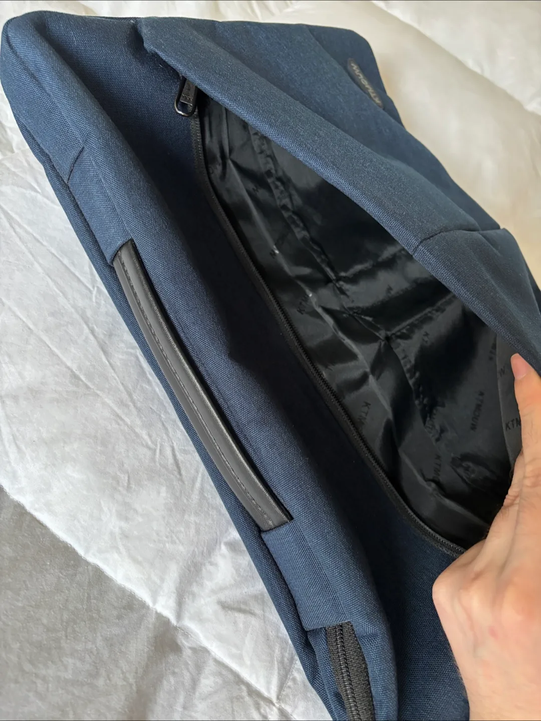 XL 18” KTMOUW Water-Resistant Laptop Case image indicator(6)