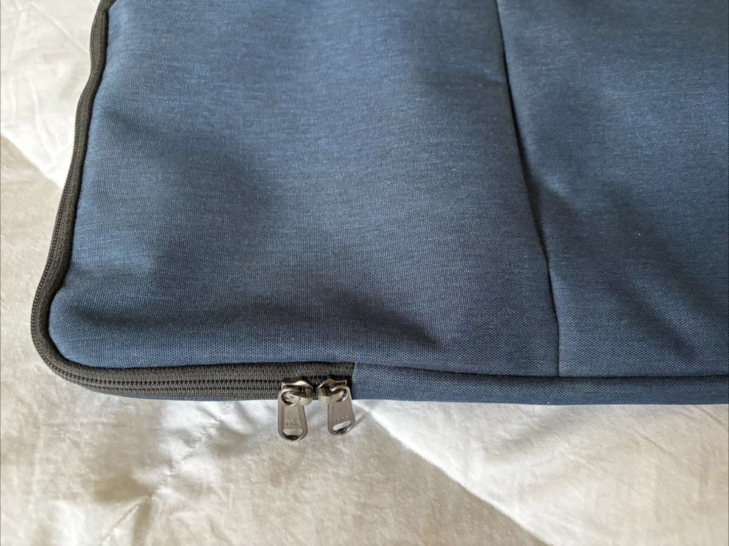 XL 18” KTMOUW Water-Resistant Laptop Case image indicator(3)