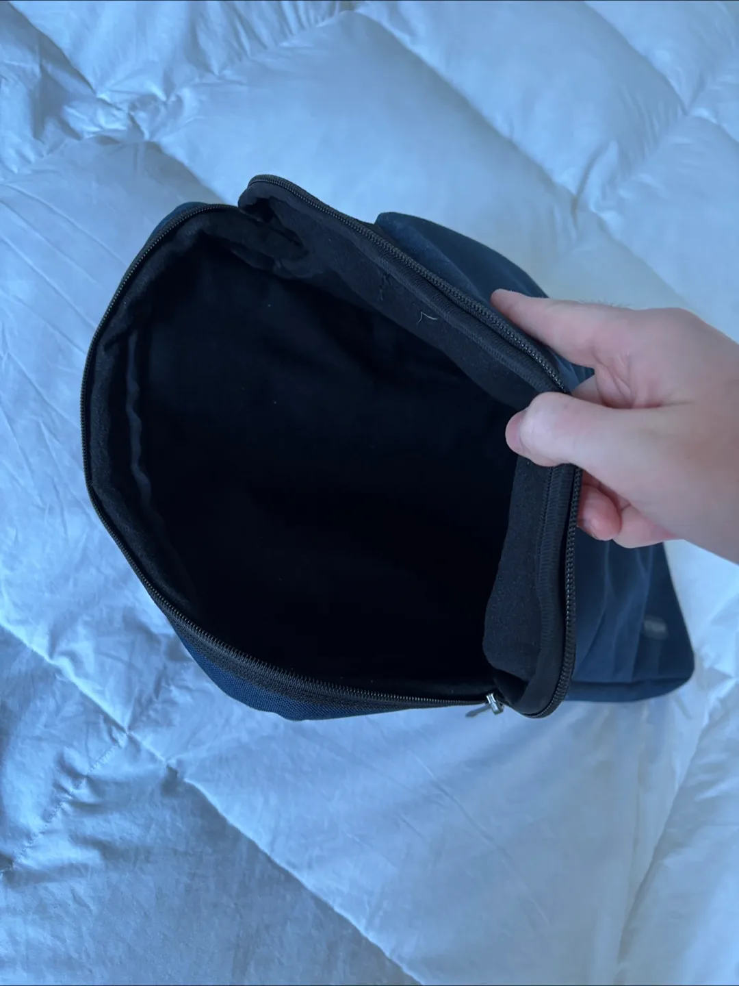 XL 18” KTMOUW Water-Resistant Laptop Case image indicator(8)