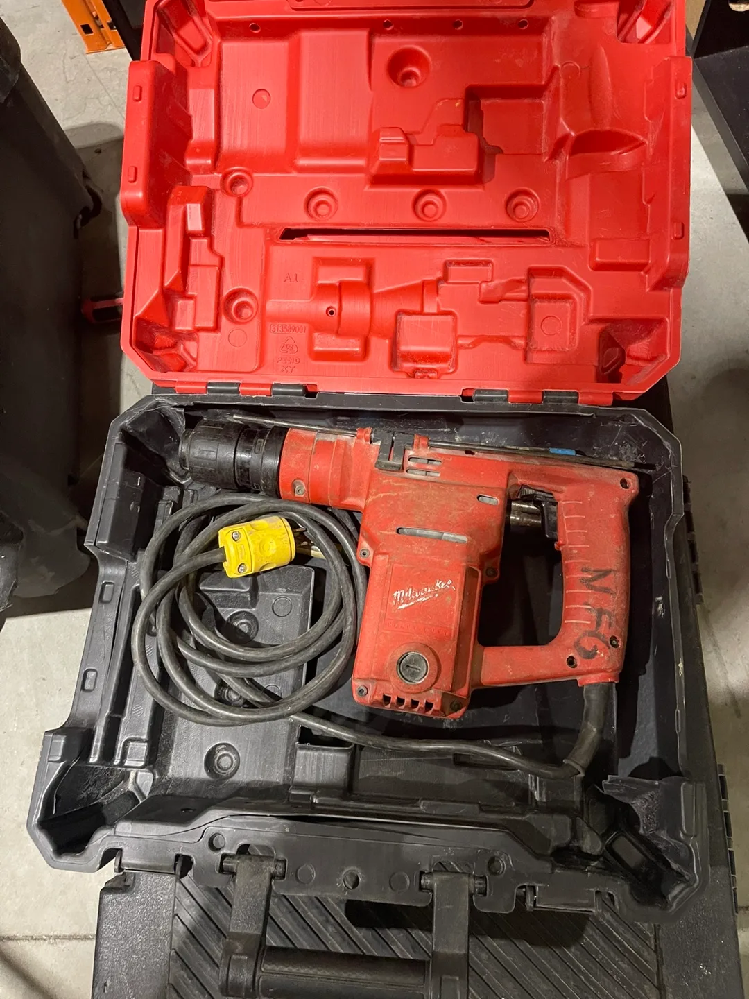 Milwaukee Rotary Hammer Drill thumbnail