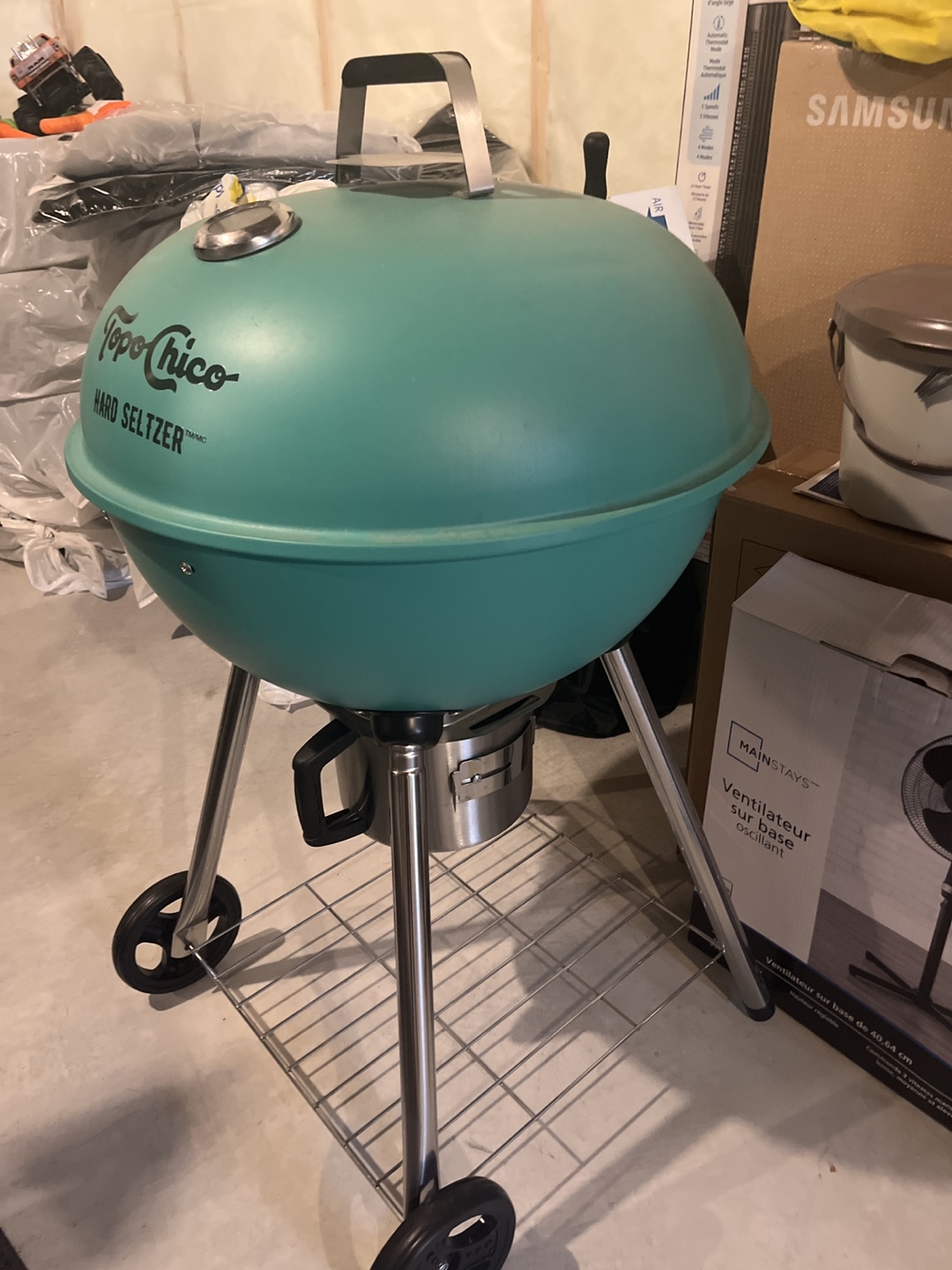Topo Chico Hard Seltzer Charcoal Grill - photo 3