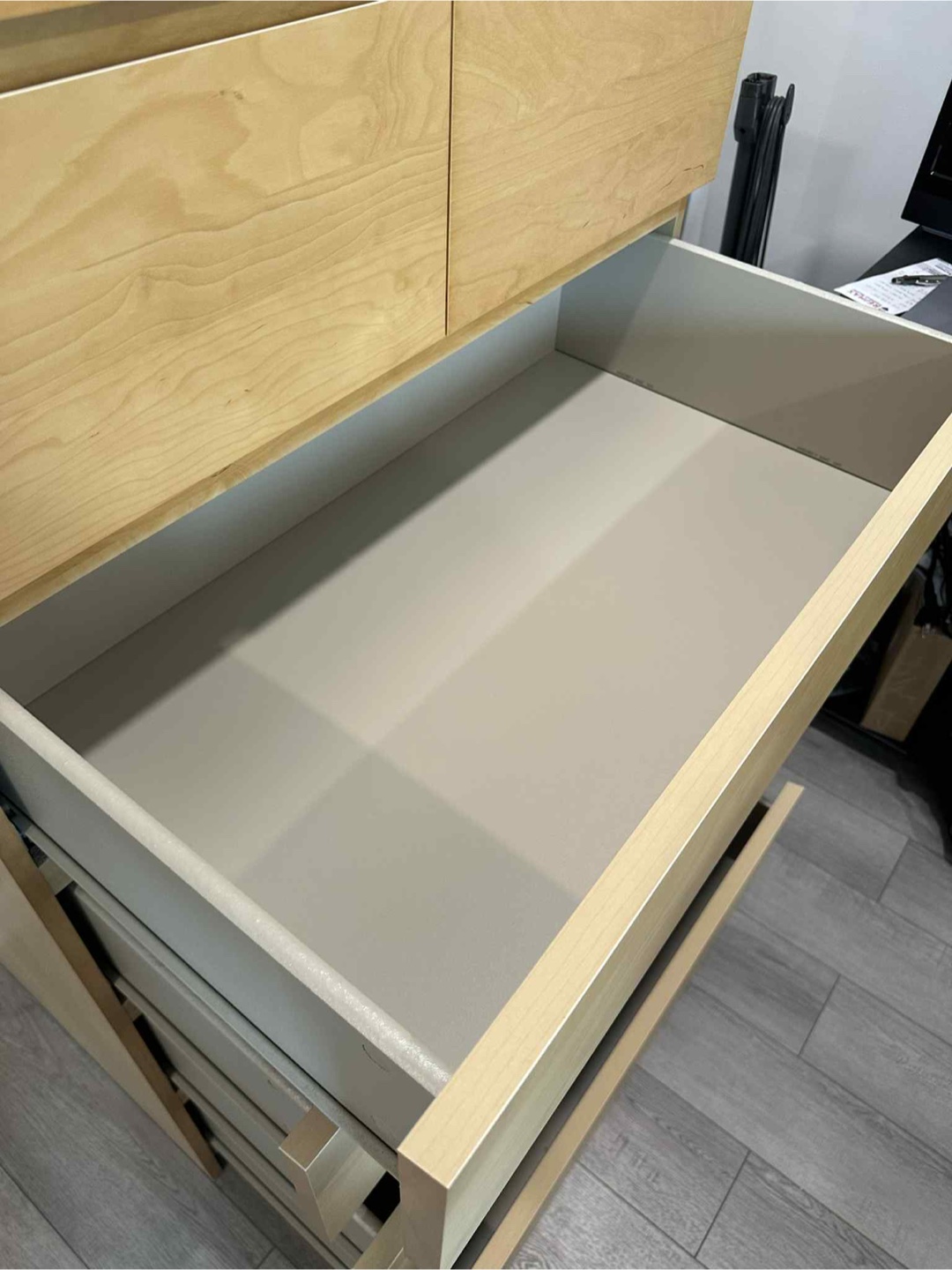 Malm 6 Drawer Dresser - photo 4