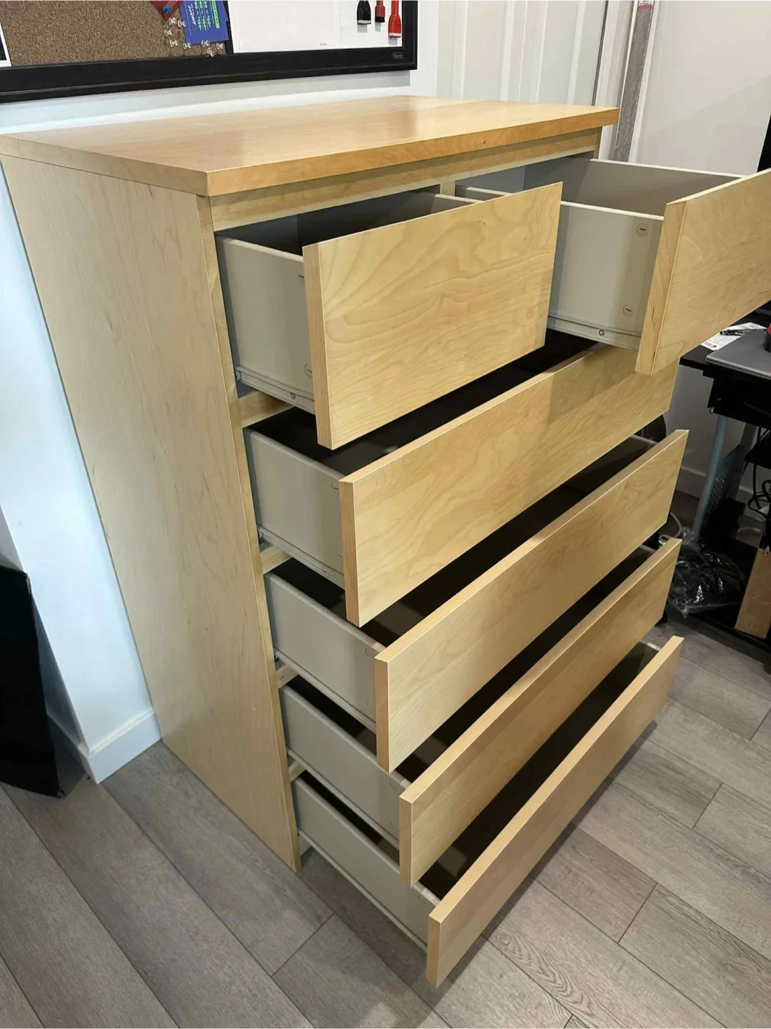 Malm 6 Drawer Dresser image indicator(3)