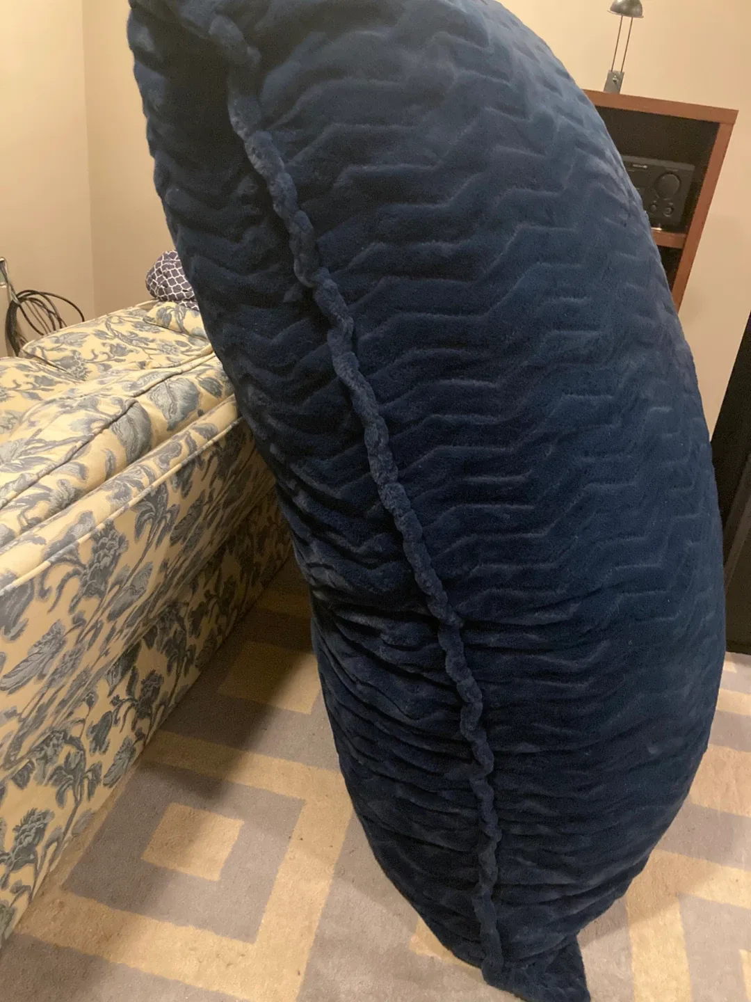 premium memory foam floor pillow image indicator(3)