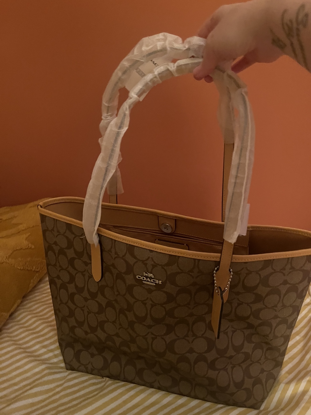 New Coach Sig City Tote Khaki/Honeycomb - photo 2