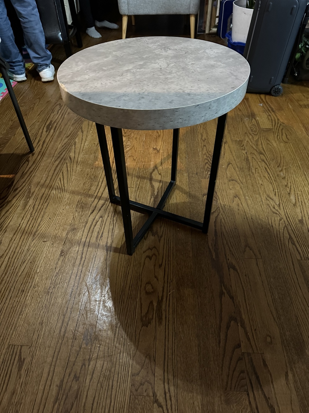 Round Side Table - Concrete Look, 22" Diameter - photo 2