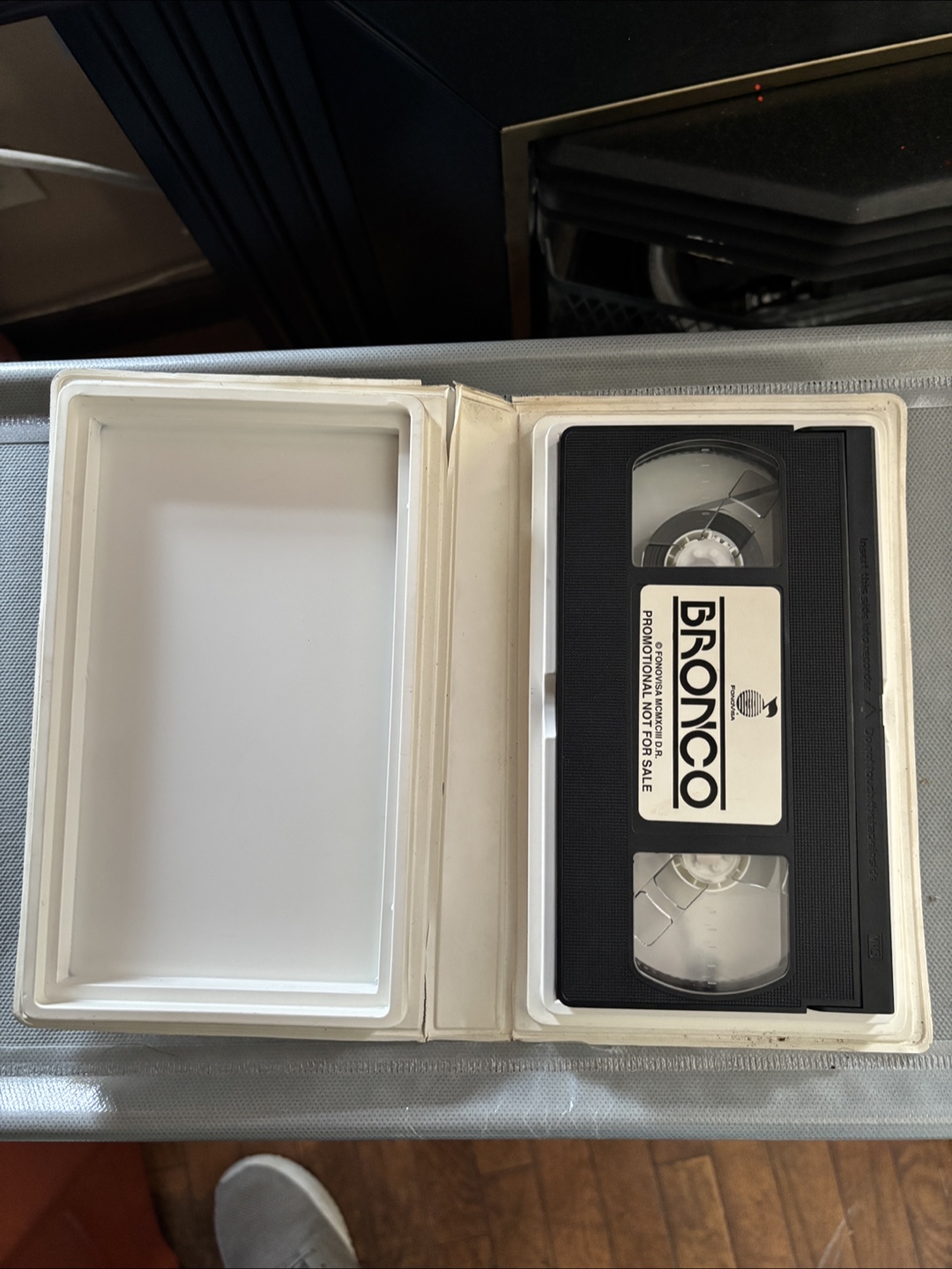 Bronco El Sheriff de Chocolate VHS Tape - photo 2