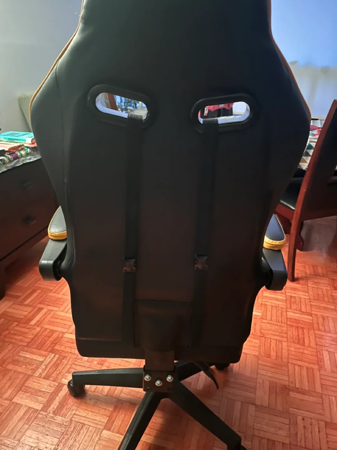 Sukida Gaming Chair - Black and Gold image indicator(4)