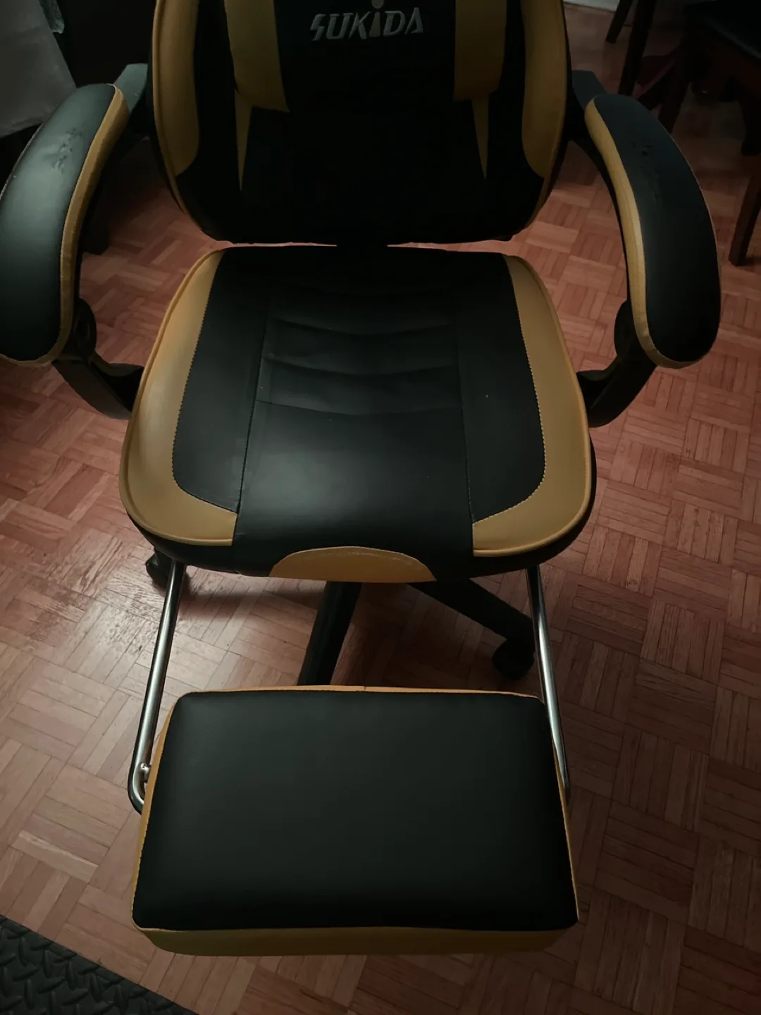 Sukida Gaming Chair - Black and Gold image indicator(6)